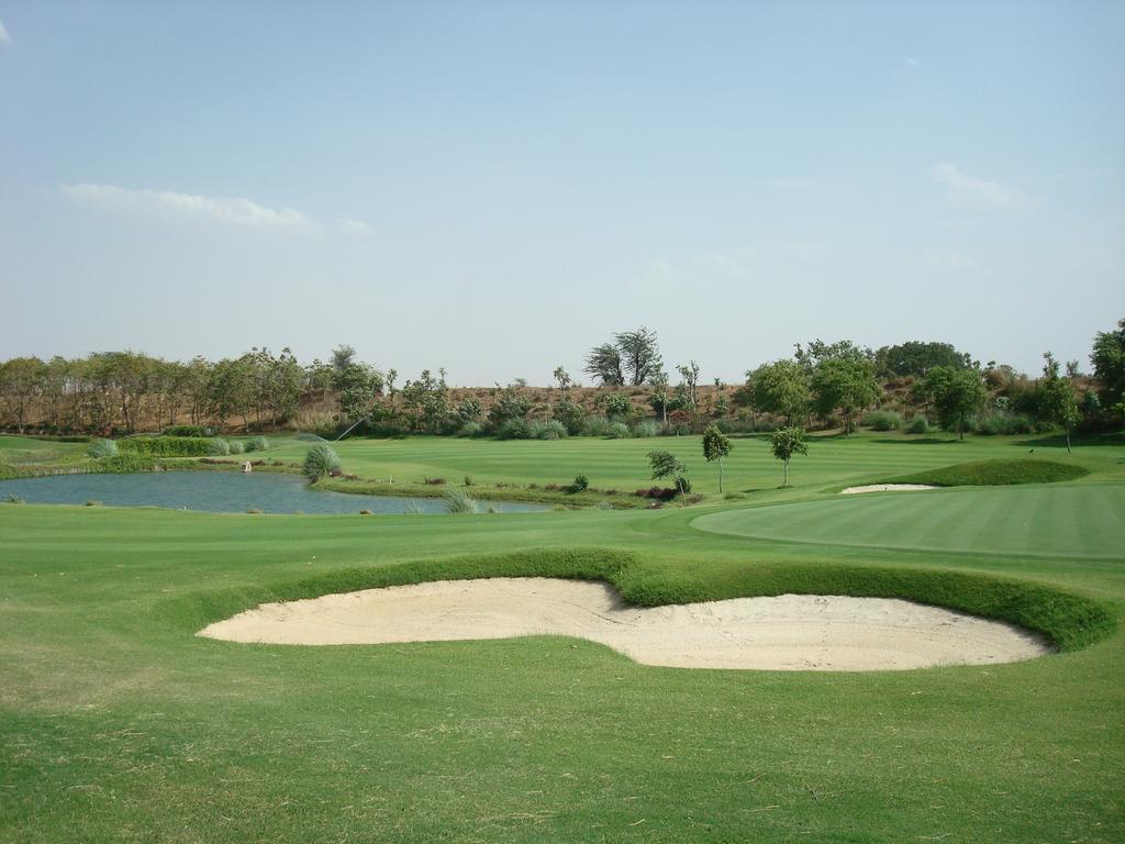 Lemon Tree Hotel, Tarudhan Valley, Manesar Gurgaon Eksteriør bilde