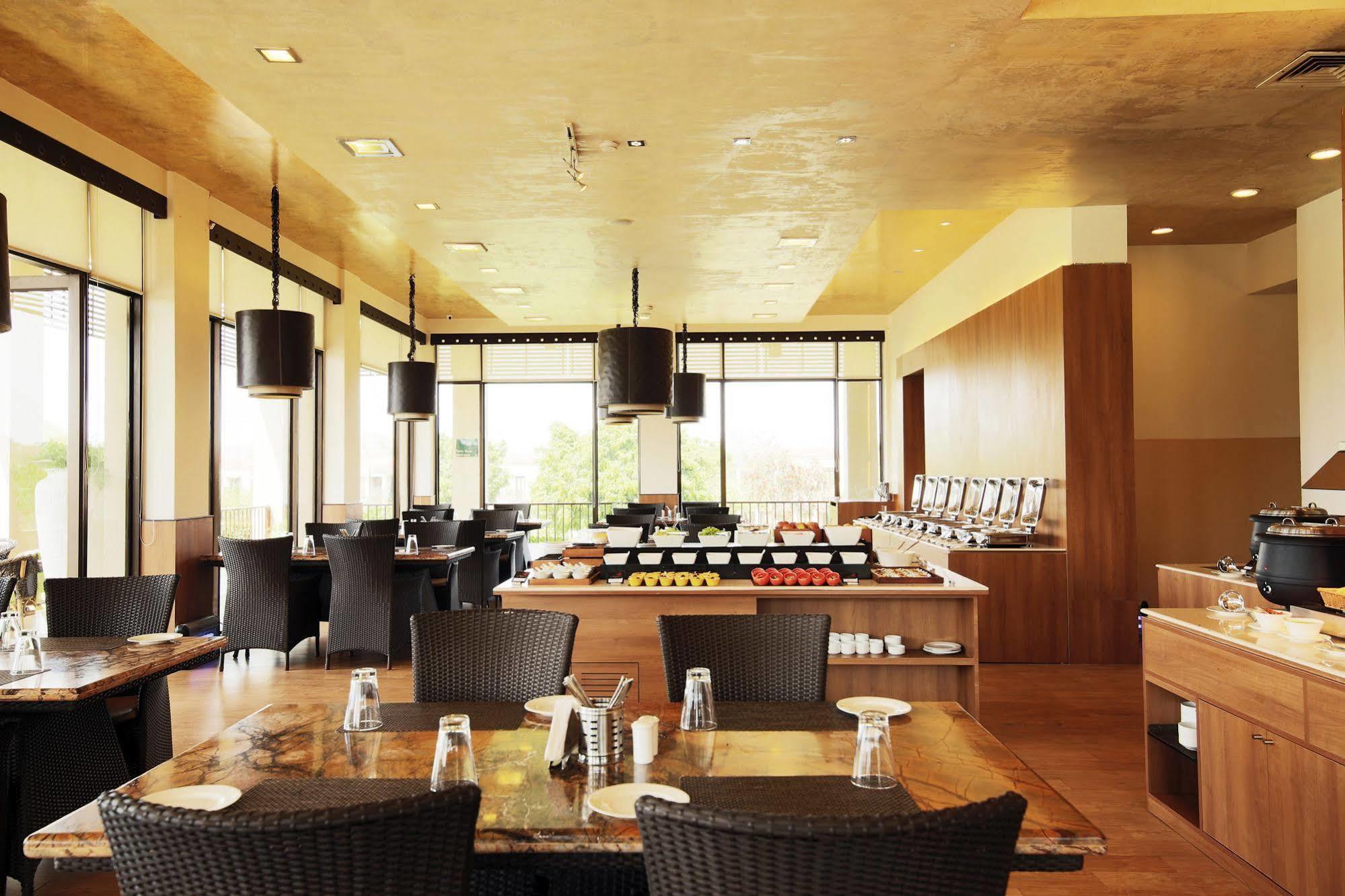 Lemon Tree Hotel, Tarudhan Valley, Manesar Gurgaon Eksteriør bilde