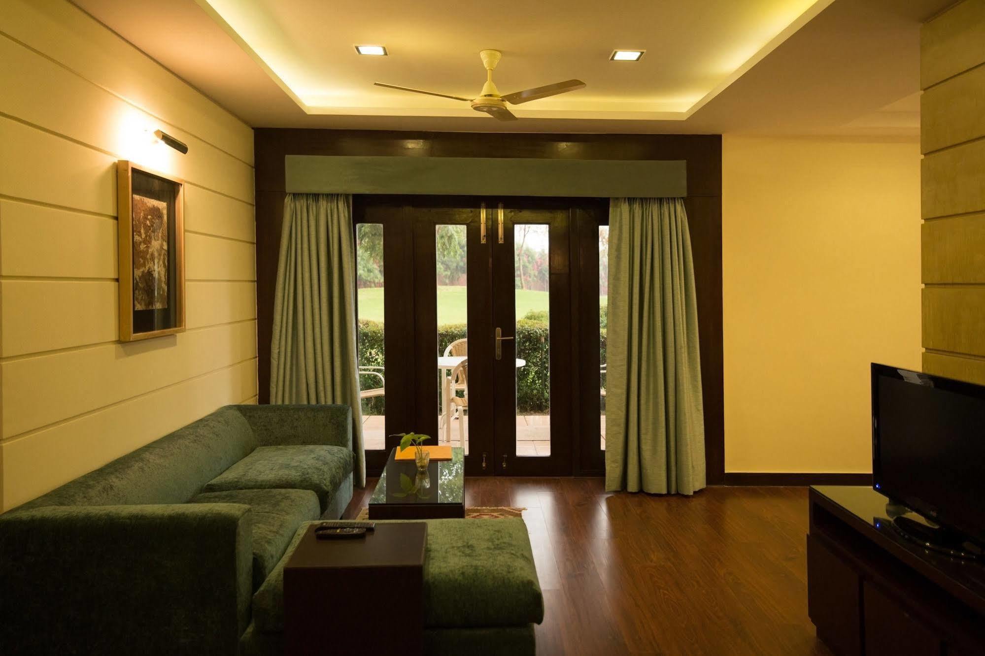 Lemon Tree Hotel, Tarudhan Valley, Manesar Gurgaon Eksteriør bilde
