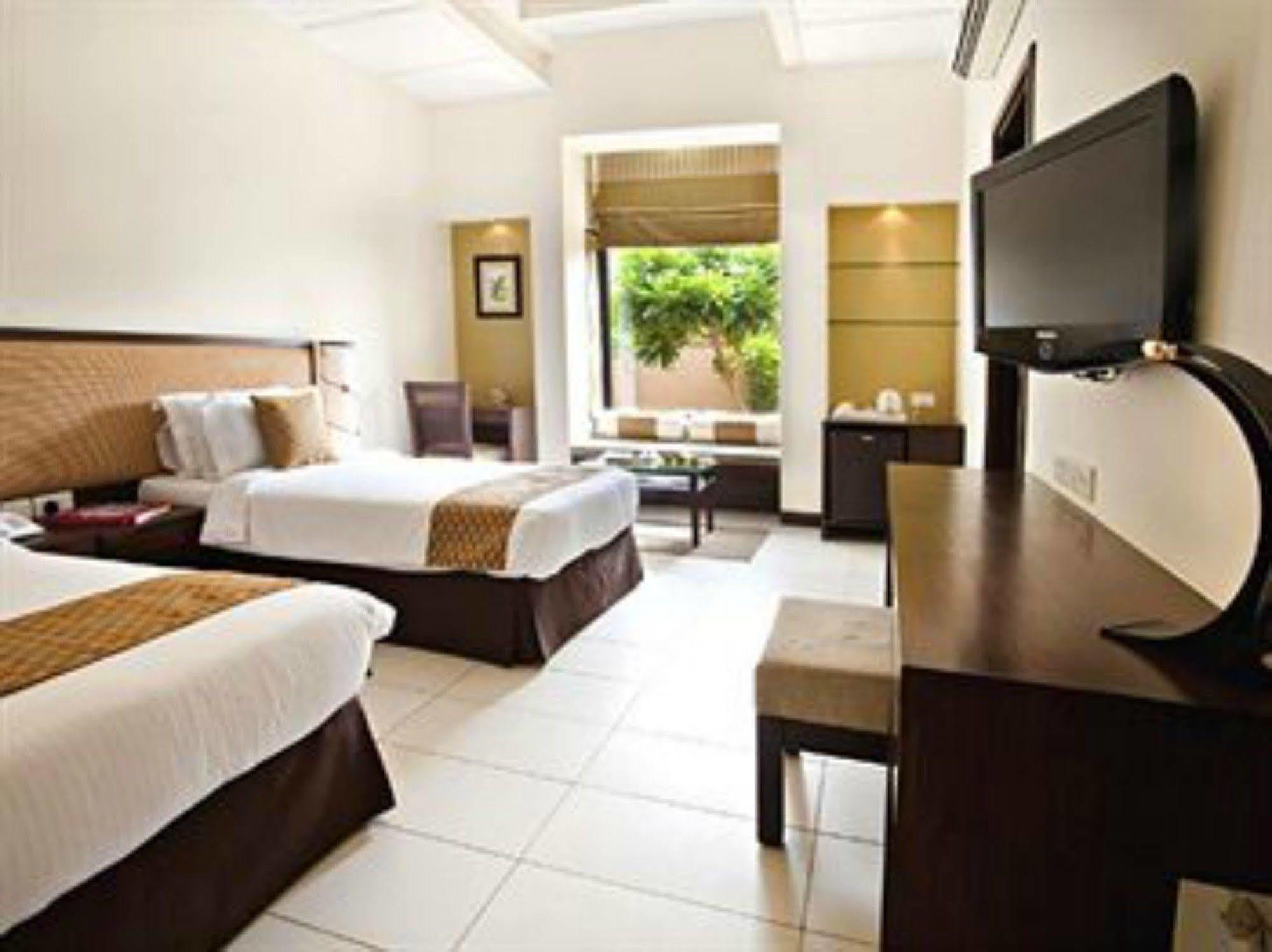 Lemon Tree Hotel, Tarudhan Valley, Manesar Gurgaon Eksteriør bilde