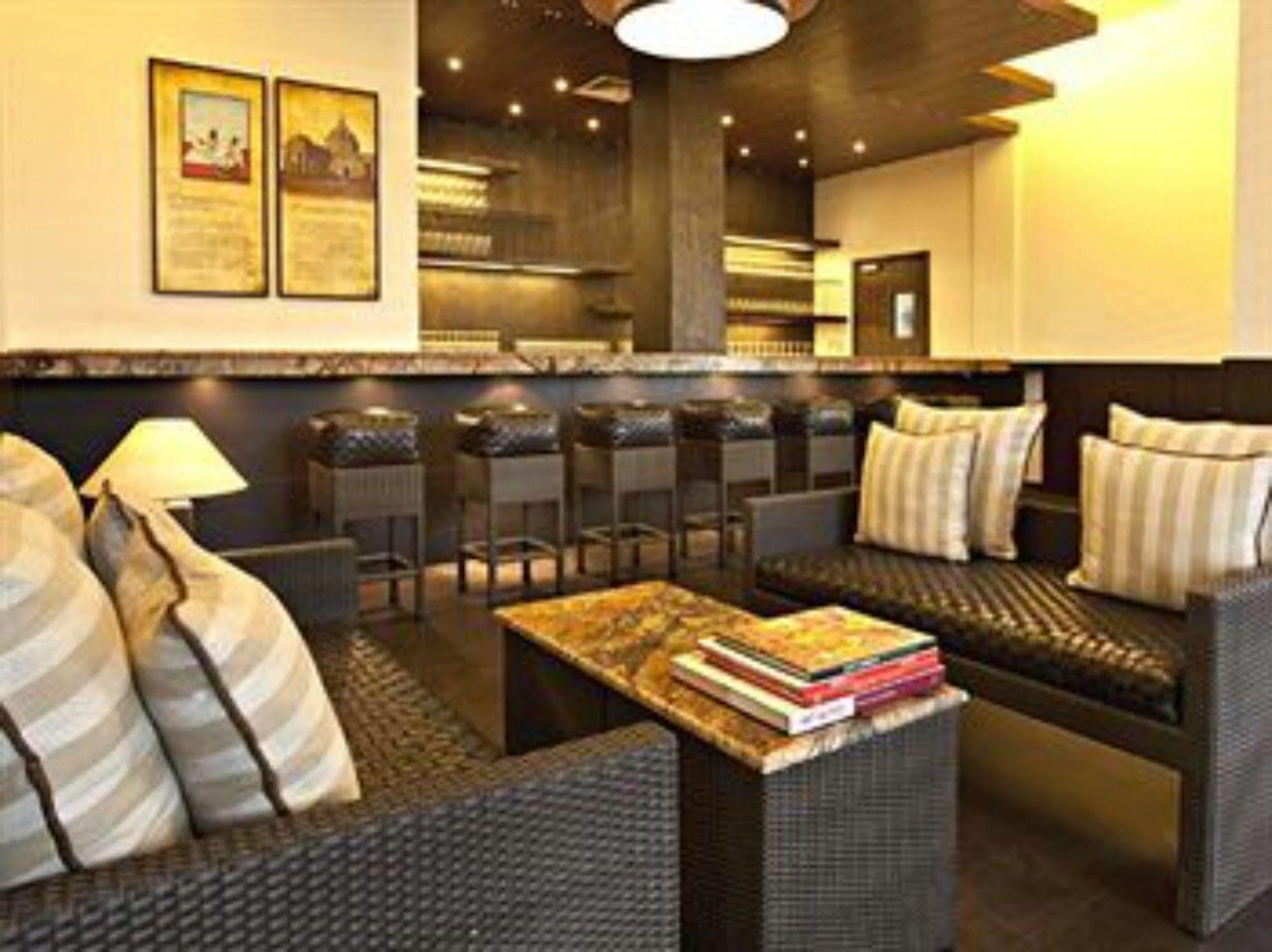 Lemon Tree Hotel, Tarudhan Valley, Manesar Gurgaon Eksteriør bilde