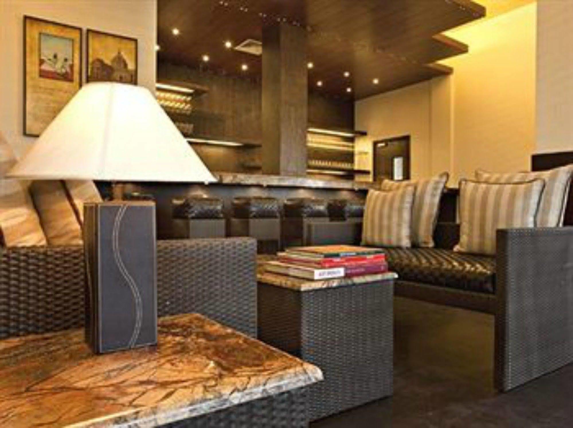 Lemon Tree Hotel, Tarudhan Valley, Manesar Gurgaon Eksteriør bilde