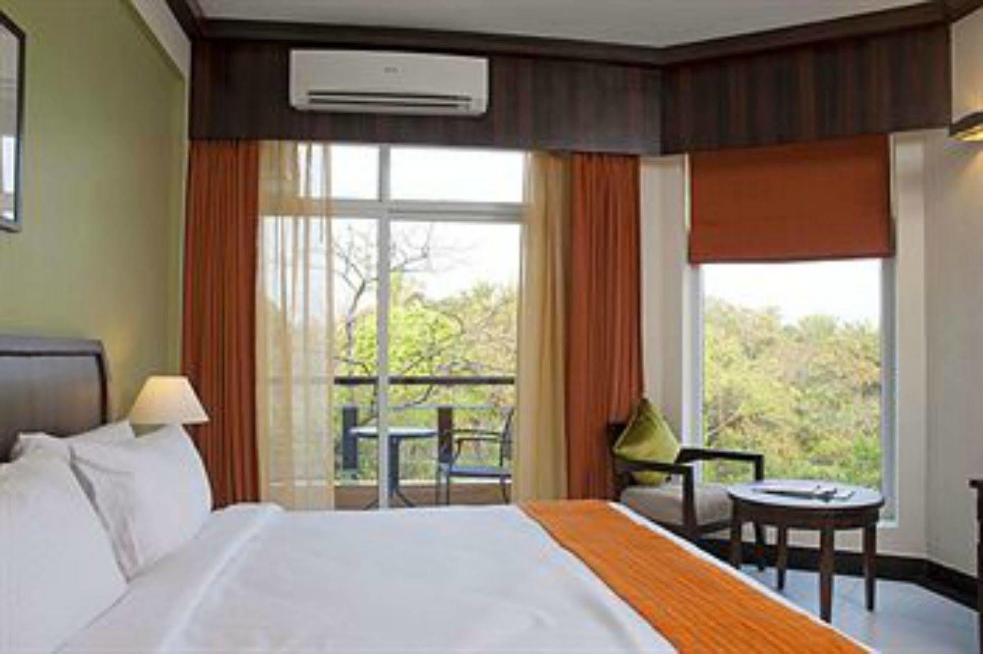 Lemon Tree Hotel, Tarudhan Valley, Manesar Gurgaon Eksteriør bilde